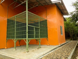 Clinic/quarantine cages 